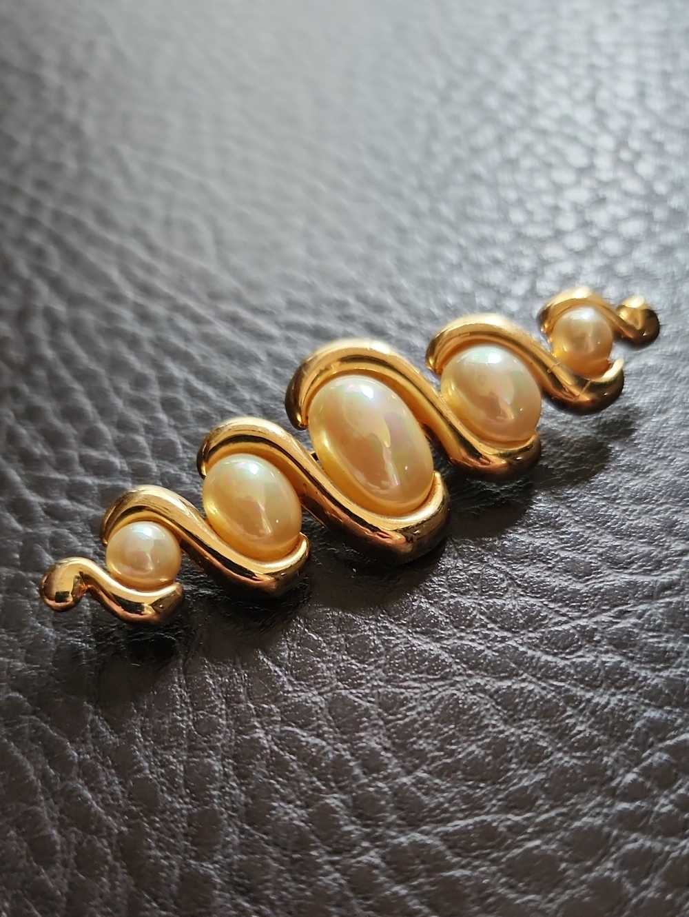 VTG Gold Pearl Wave Brooch - Elegant Women’s Jewelry